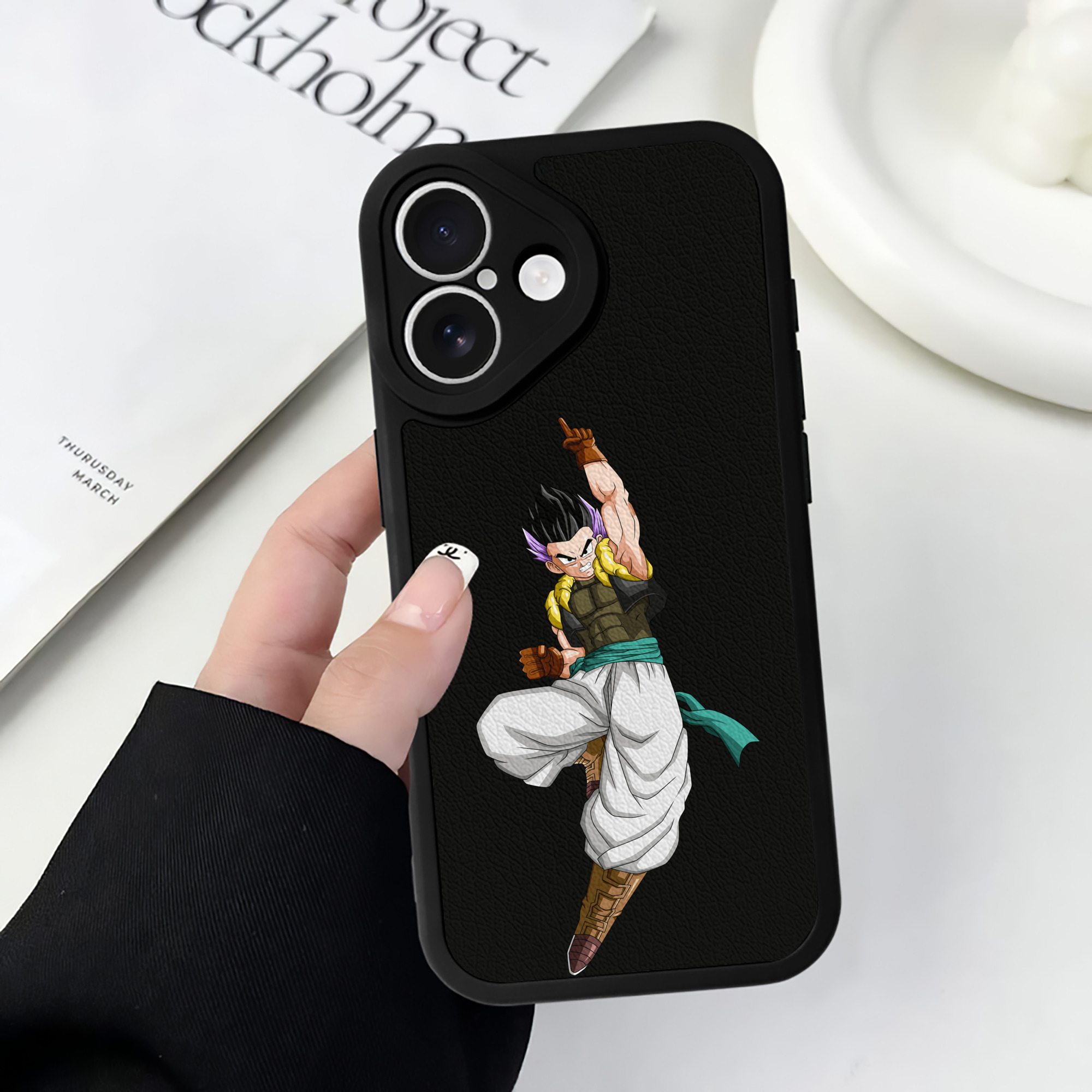 （画像用） ドラゴンボール 孫 悟飯（そんごはん）DRAGON BALL Son Gohan 【iPhone 16シリーズ対応】シリコンスマホケース（レザー調） 材質：シリコン
